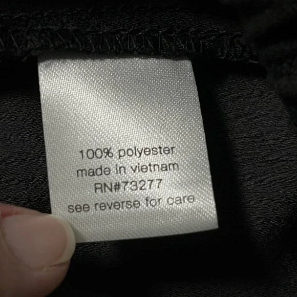 Elizabeth and James Black wide leg pockets wear anytime pants - Picture 6 of 8